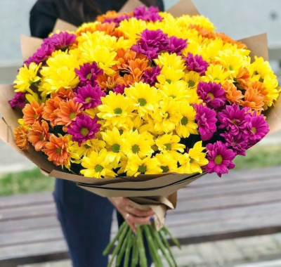 Букет из 25 ярких кустовых хризантем арт. 7325